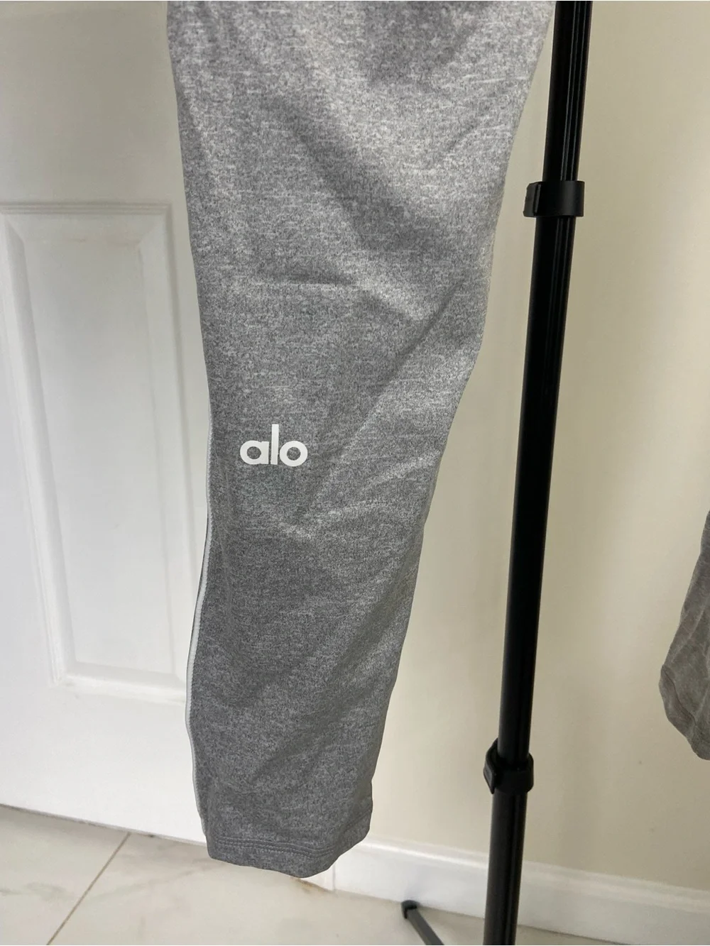 ALO Yoga Gray Heathered Leggings with White Piping